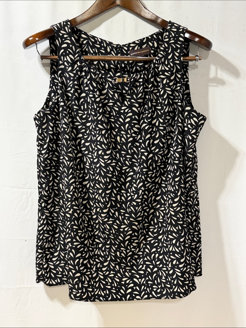Dana Buchman Black & Cream Leaf-Print Sleeveless Tank